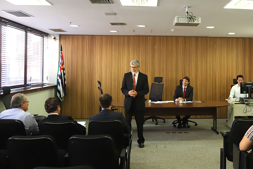 O juíz auxiliar da presidência Alvaro dos Santos mediou a negociação