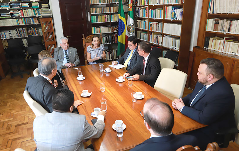 Primeira reunião do dia foi realizada no consulado do México
