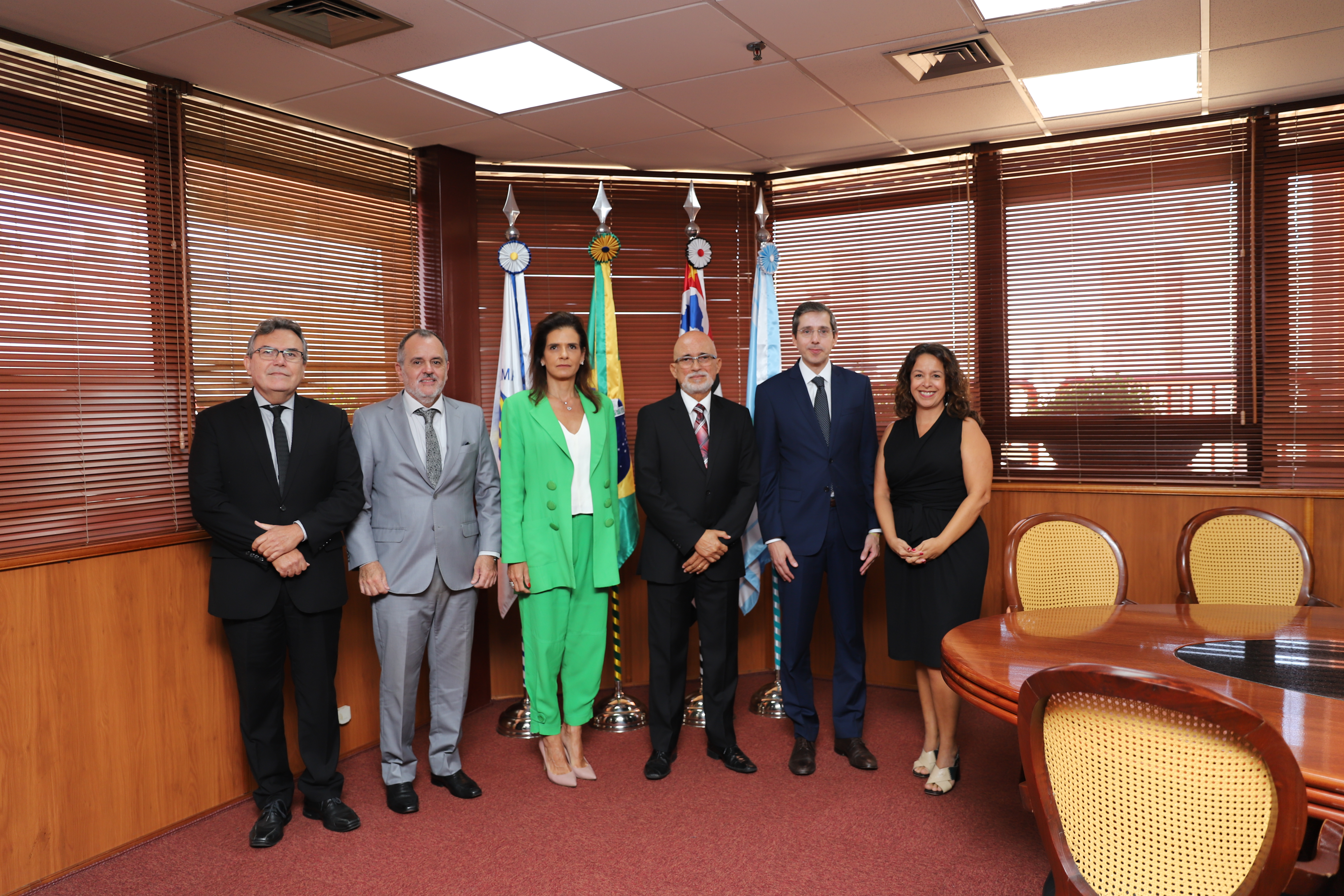 Membros da diretoria da AASP visitam presidente Samuel Lima