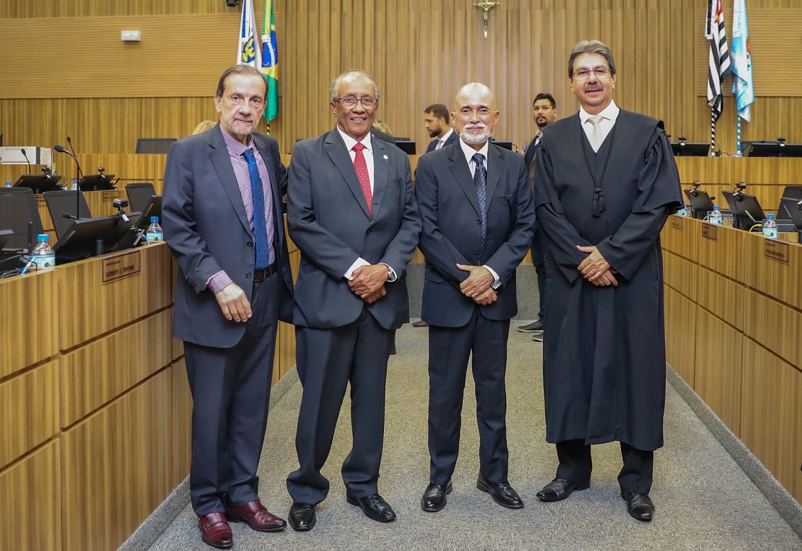 Plenária do TRT-15 é marcada por homenagens aos desembargadores Lorival Santos, Fernando Borges e Francisco Giordani