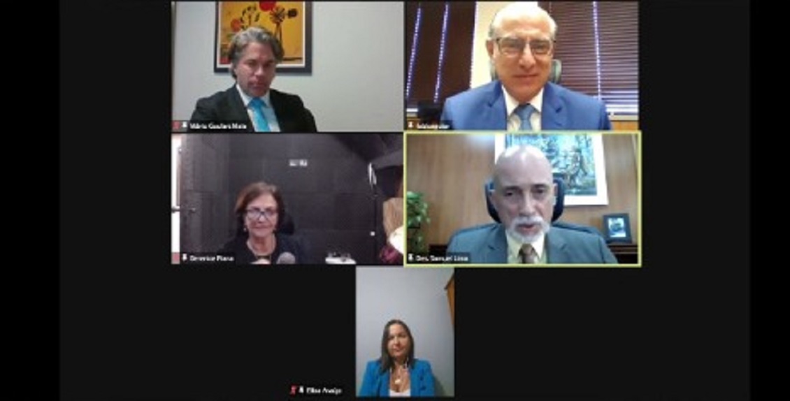 captura de tela com a imagem dos cinco participantes da transmissão de vídeo