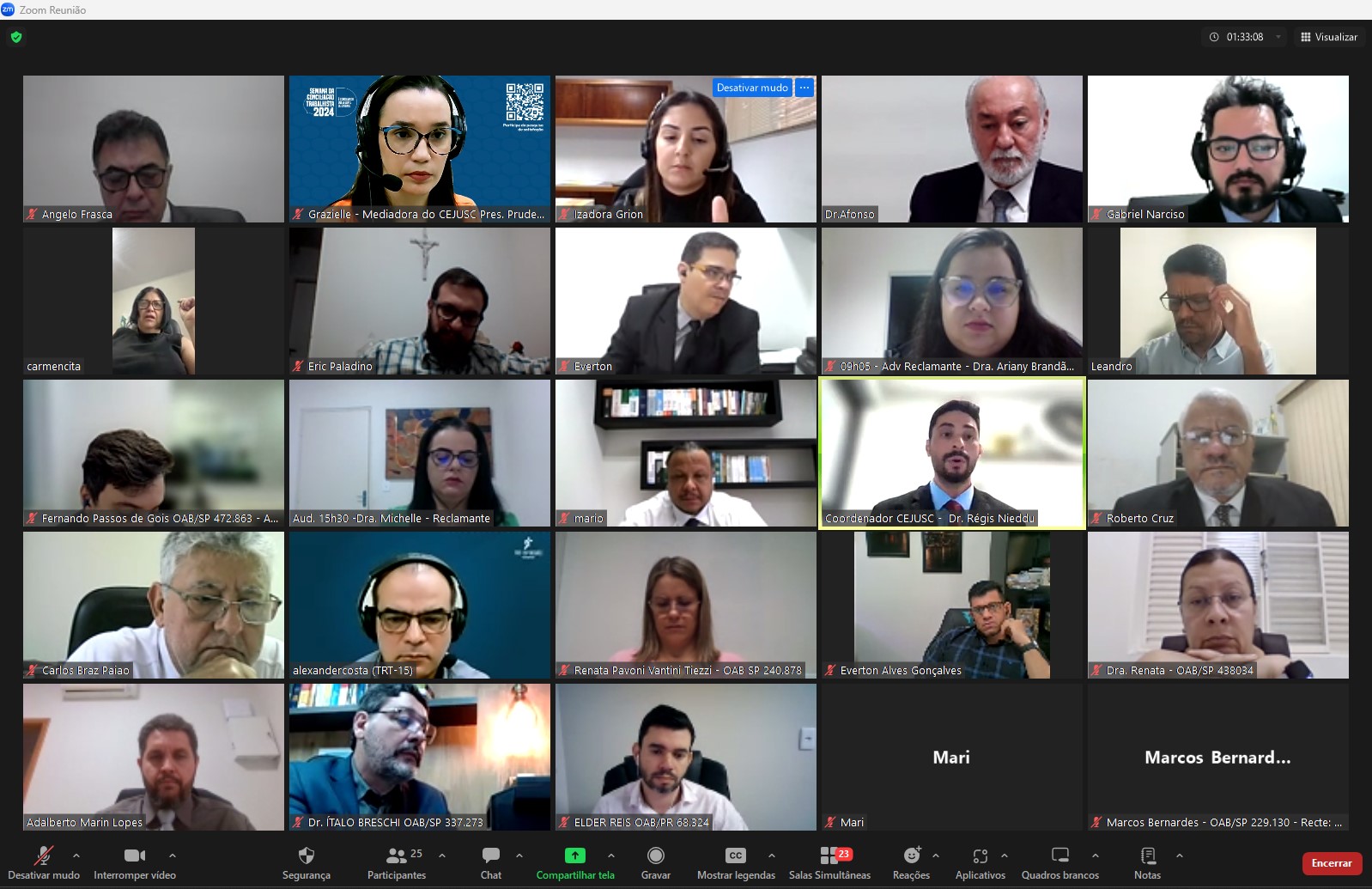 Foto mostra o ambiente do aplicativo Zoom: com os participantes da audiência de conciliação realizada de forma telepresencial.
