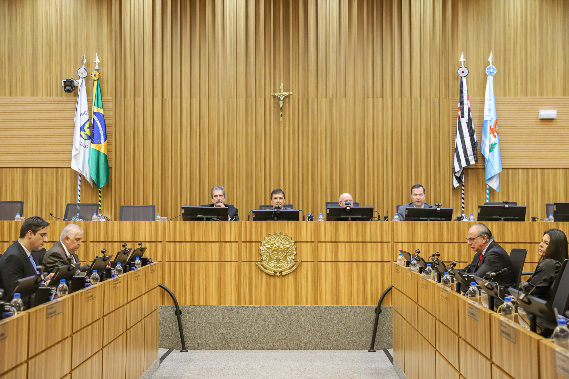 foto dos componentes da mesa alta no plenário do TRT-15