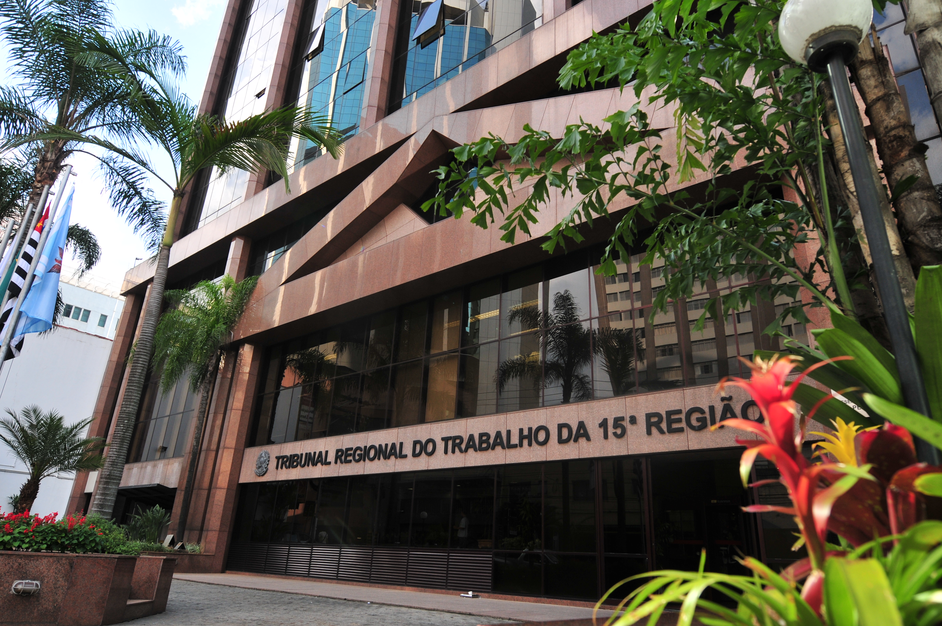 fachada da sede judicial do TRT-15