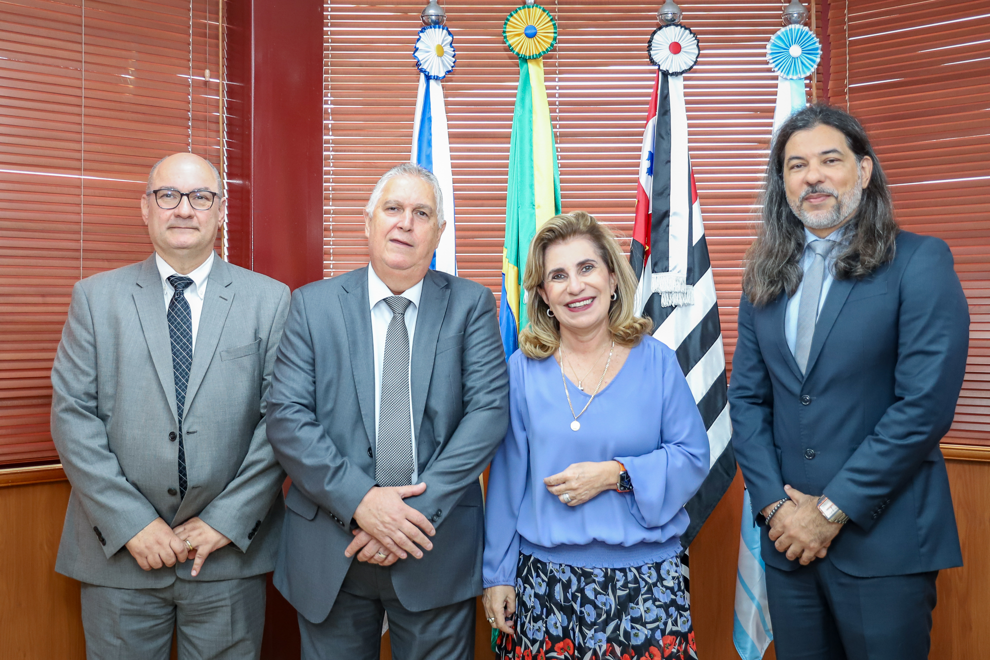 #ParaTodosVerem: Posam para a foto em pé a desembargadora Ana Paula, os desembargadores Helcio Dantas e Wilton Canicoba e o superintendente da PF Edson Geraldo. 