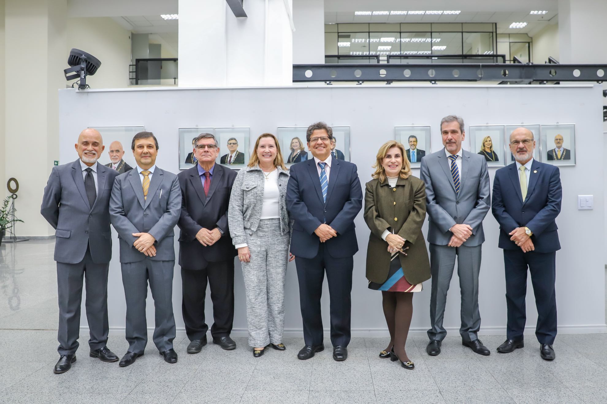 membros da gestão 2022/2024 com a Dra. Ana Paula no Espaço Cultural