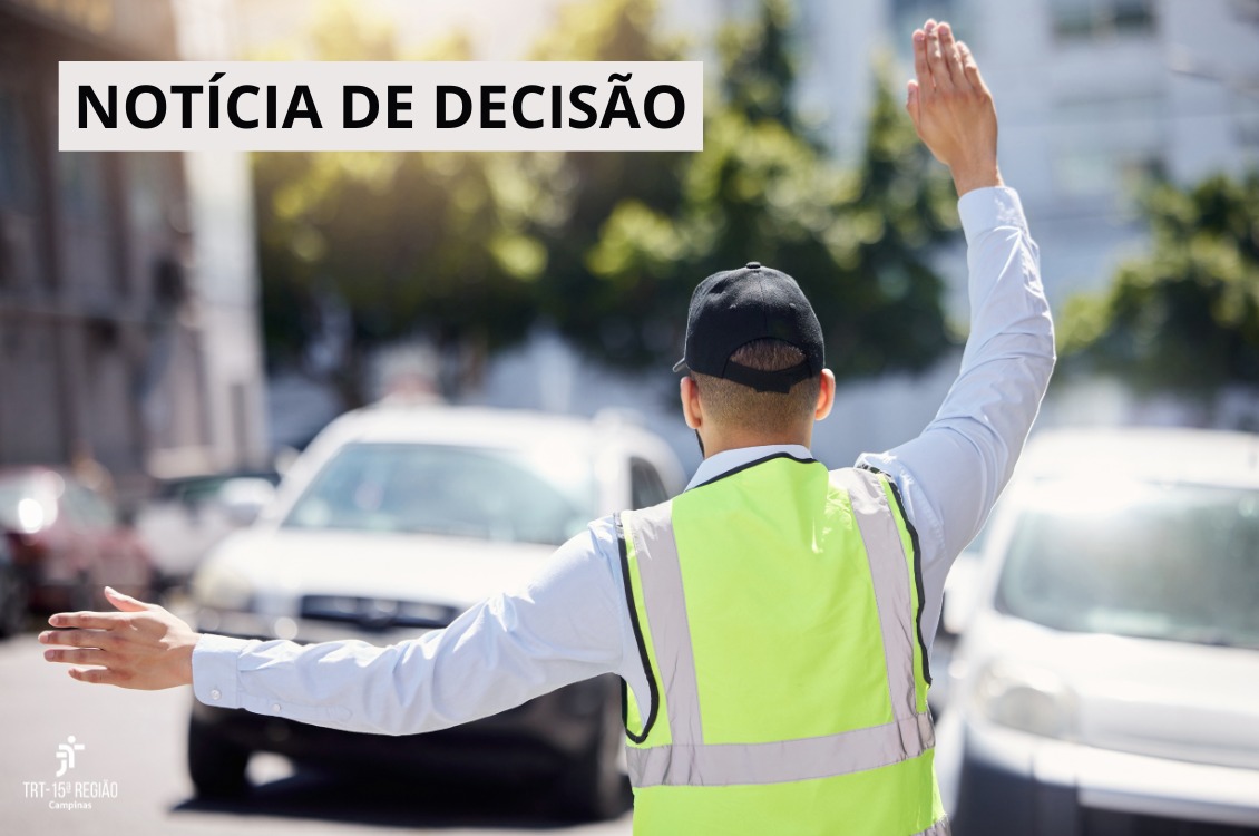 A foto retrata um guarda municipal trabalhando
