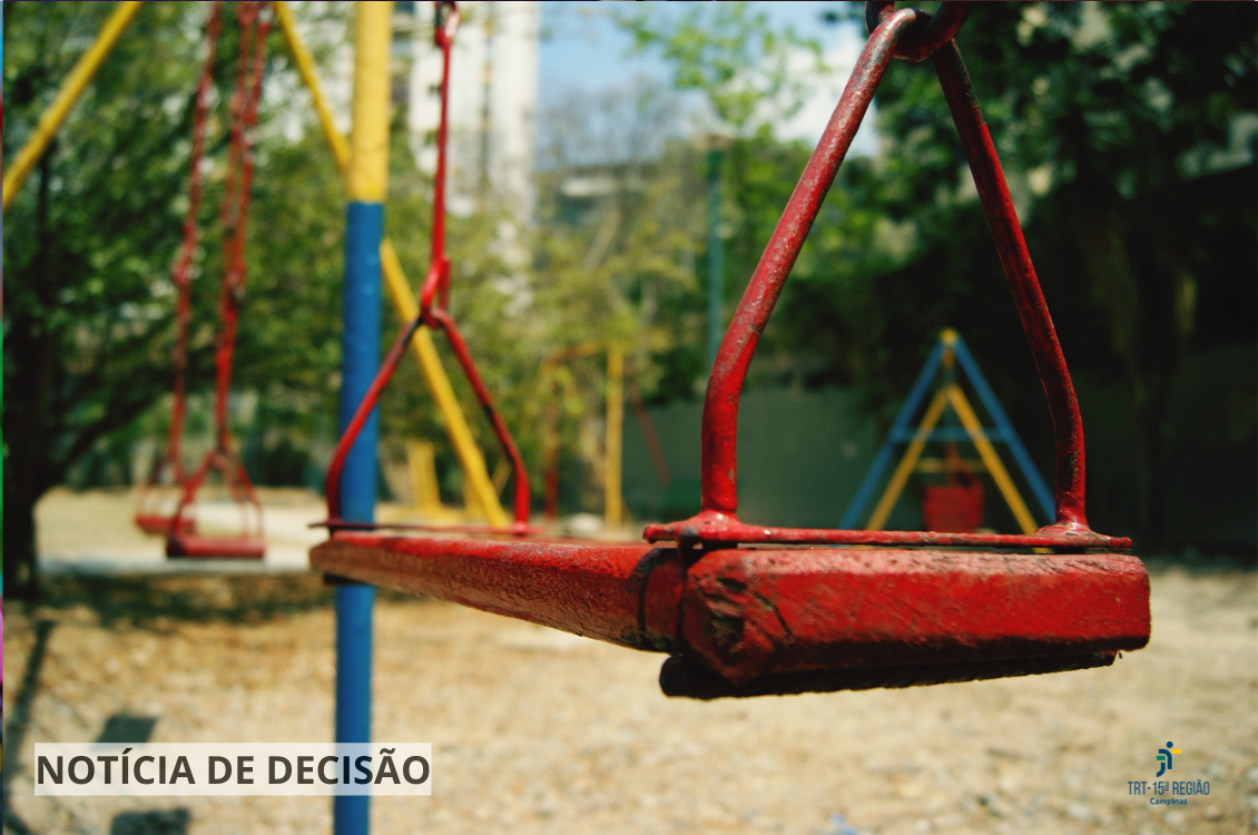 *ParaTodosVerem: balanço infantil em parque aberto com piso de areia