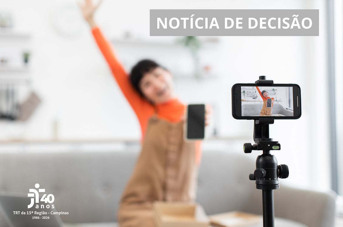 #ParaTodosVerem: mulher grava vídeo para celular