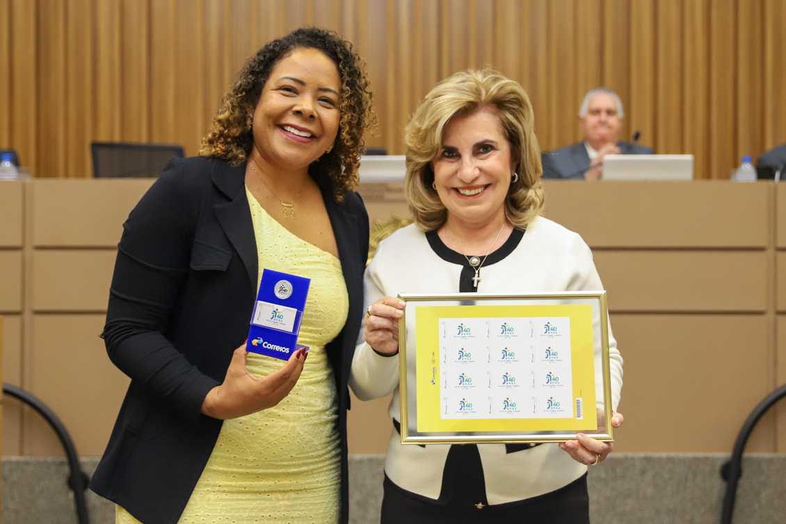 Correios homenageiam os 40 anos do TRT-15 com lançamento de selo comemorativo 