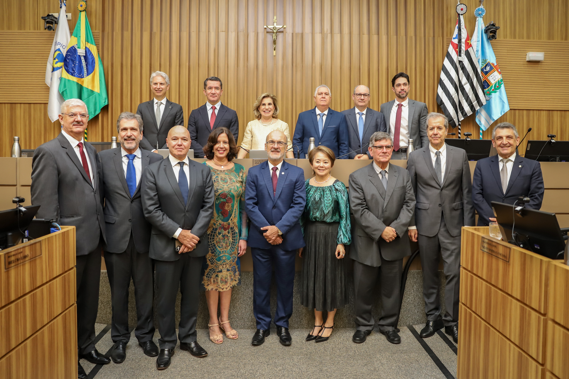 foto dos desembargadores eleitos, com a mesa alta, integrada pela Dra. Ana Paula, Dr. Renan, Dr. Helcio, Dr. Canicoba e o procurador do MPT, Dr. Ronaldo