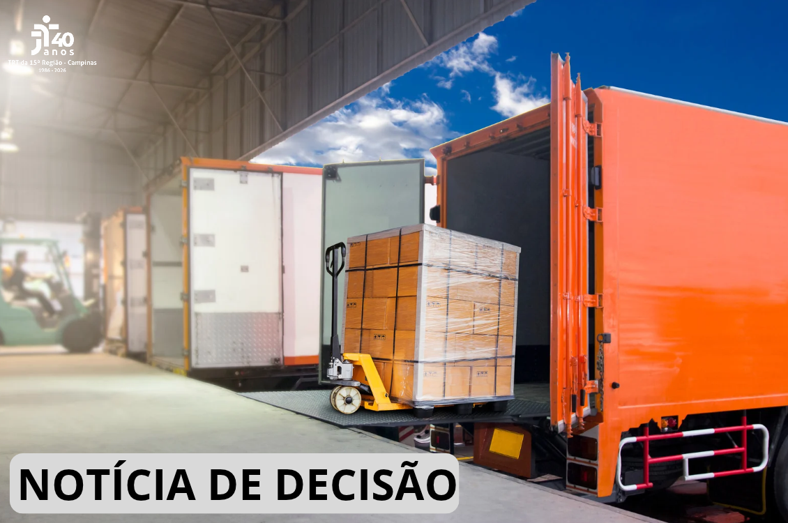 imagem de caminhões sendo descarregados