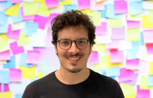 Laboratorista Bruno Corrêa Mancini