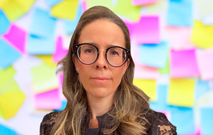 Laboratorista Erica Escarassatte