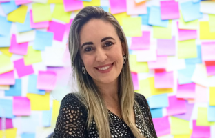 Laboratorista Karine da Justa Teixeira Rocha