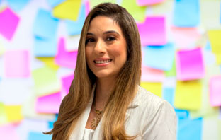 Laboratorista Sofia Lima Dutra