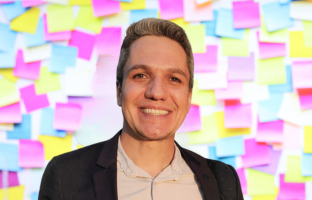 Laboratorista Victor Hugo Rocha Sarto