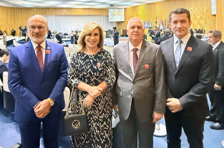 "Desembargadores Edmundo, Ana Paula, Helcio Dantas e Renan Ravel posam para foto no plenário do TST"