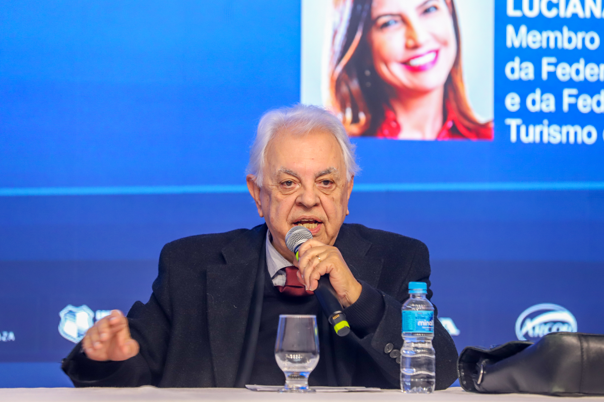 "O professor Renato Rua de Almeida, do Núcleo de Pesquisa em Direito do Trabalho da PUC-SP, expõe sua análise durante o primeiro painel do 25º Congresso Nacional de Direito do Trabalho e Processual do Trabalho do TRT-15"