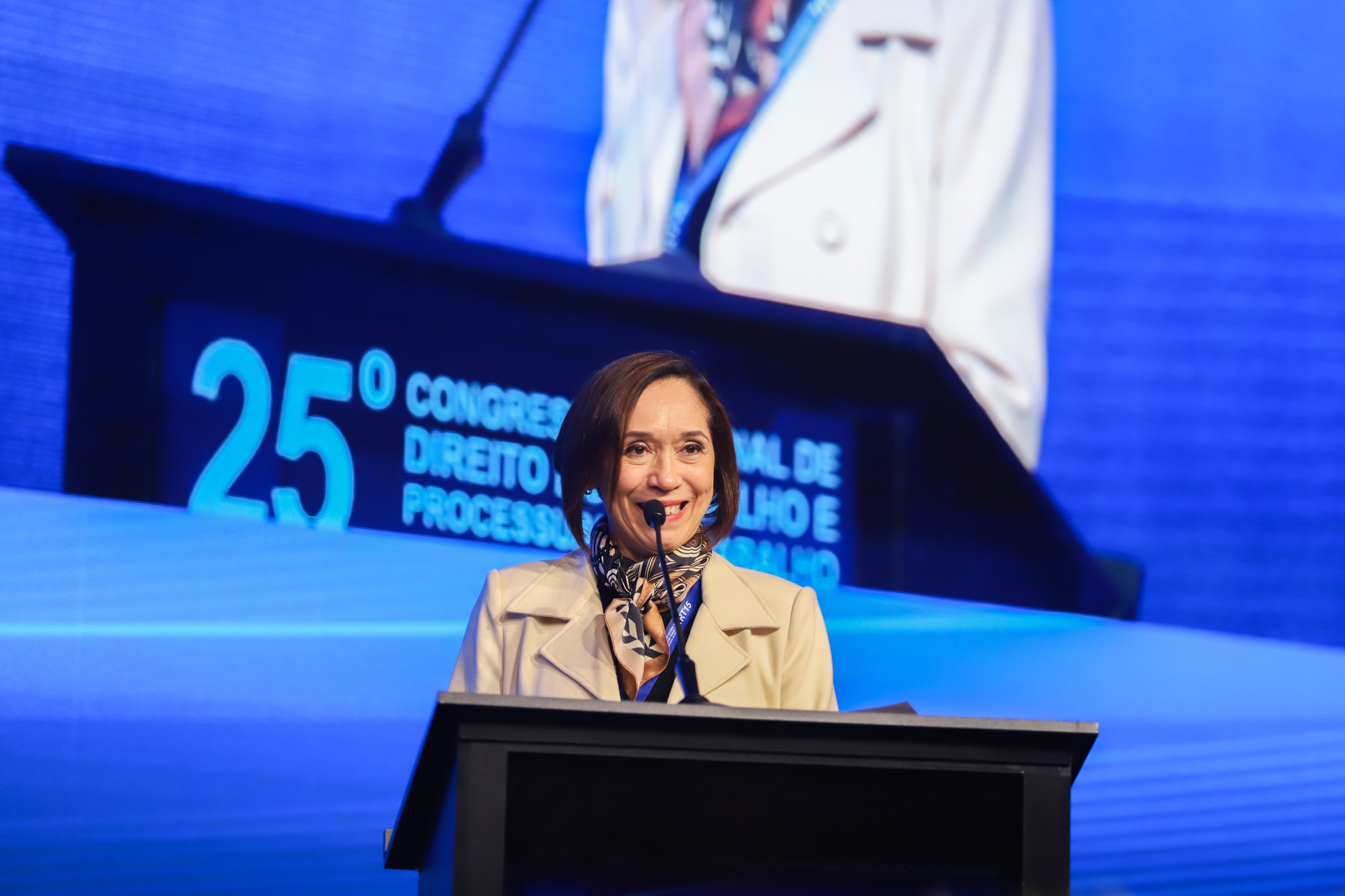 "A desembargadora Erodite Ribeiro dos Santos apresenta o 2º painel do 25º Congresso Nacional de Direito do Trabalho e Processual do Trabalho do TRT-15"