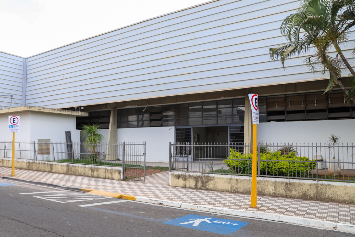 "foto da fachada do prédio que abrigará o FT de Bauru"