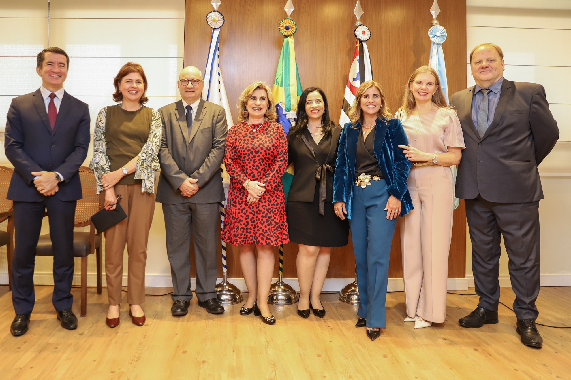 "Magistrados posam para a foto no Salão Nobre"