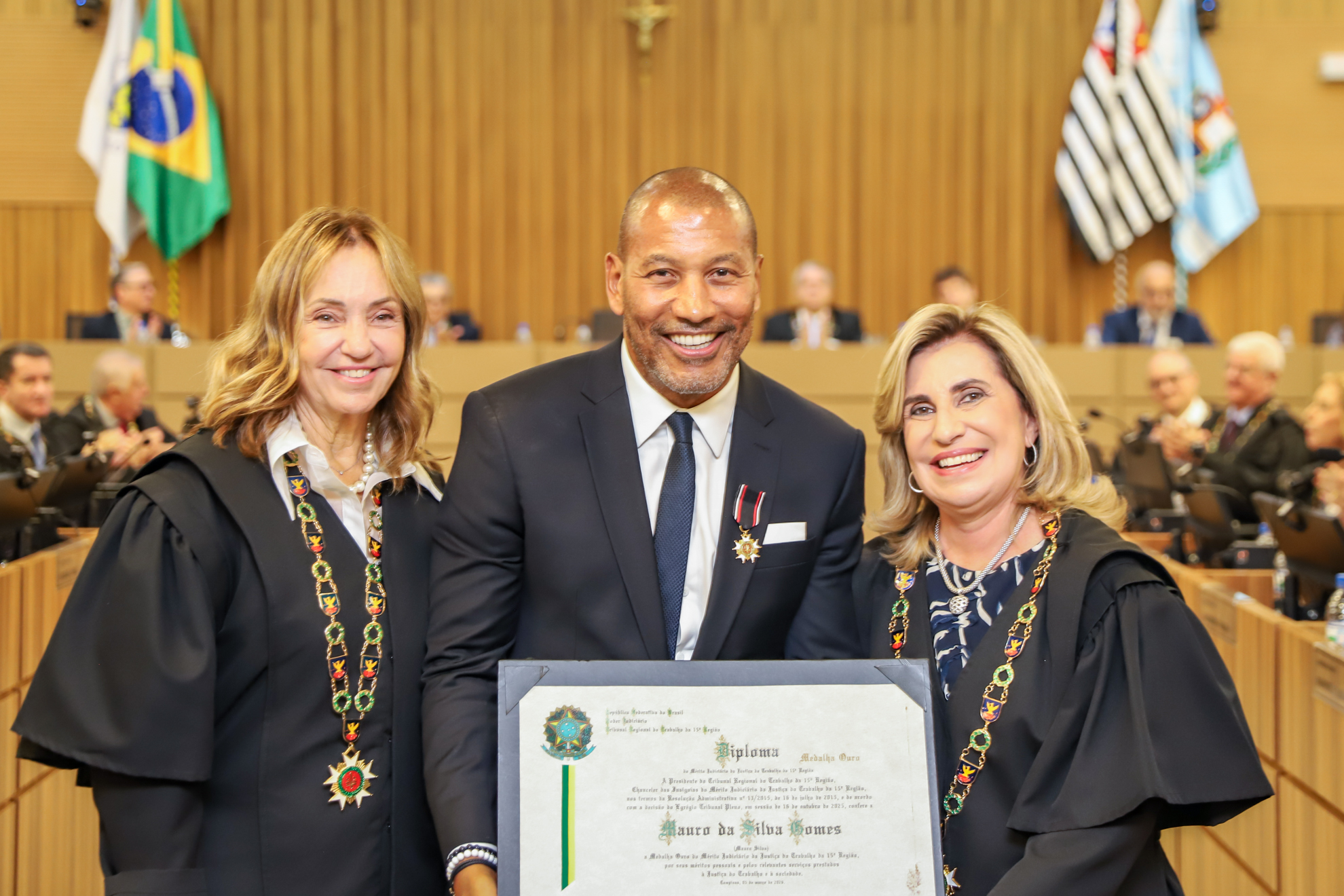 "Marco Silva recebe homenagem de duas desembargadoras"