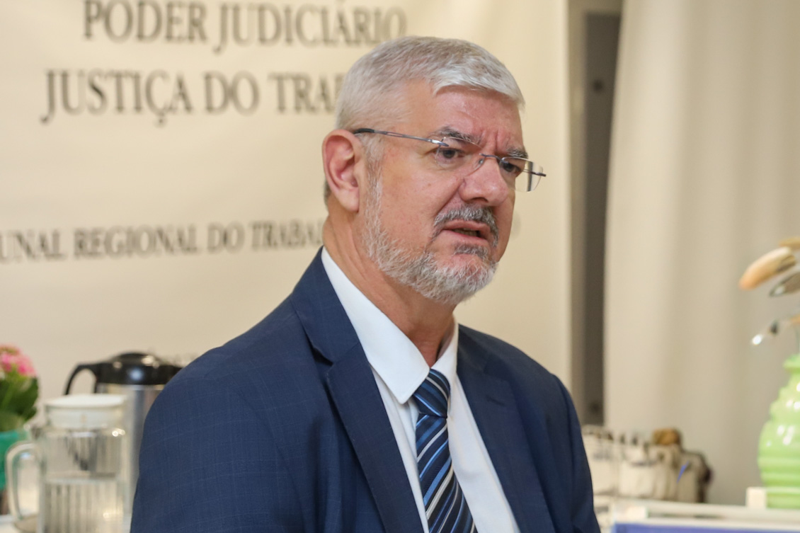 "Foto de close de Edison Pelegrini"