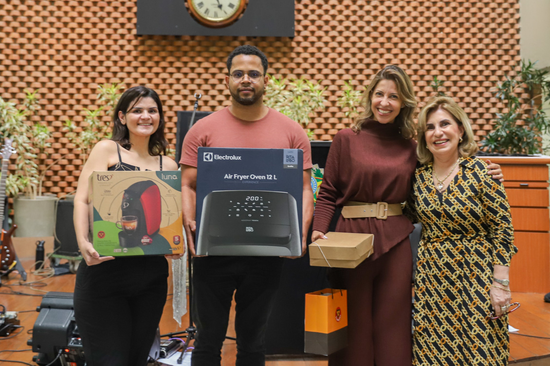 "Equipe Liga da Justiça é premiada com o primeiro lugar na Gincana Solidária"