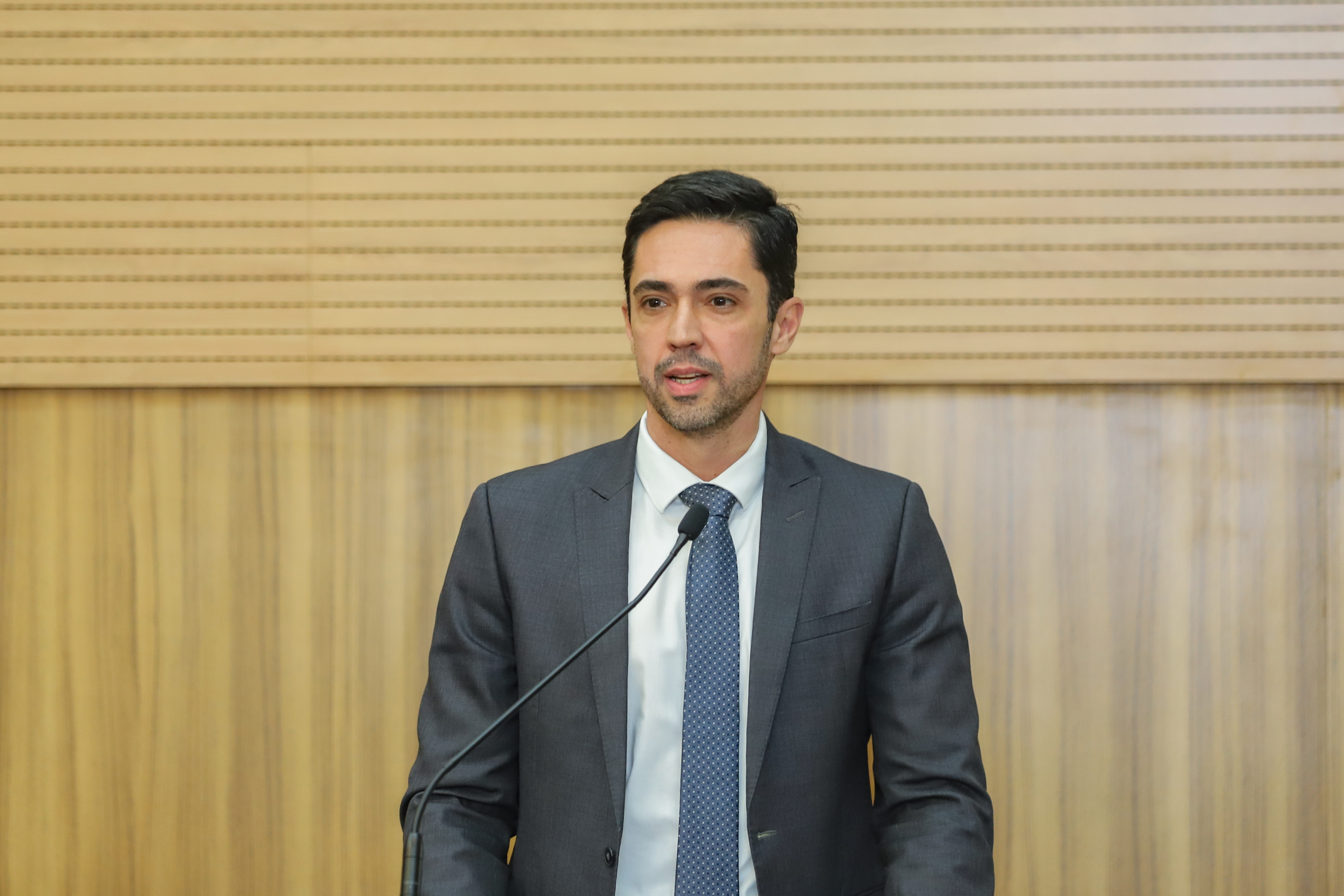 " presidente da Amatra XV, juiz Francisco Conte fala ao microfone"