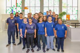 #ParaTodosVerem: estudantes posam para foto 
