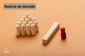 Peão vermelho separado por uma barra dos demais peões que são brancos.