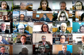 *ParaTodosVerem: print da tela de reunião online, com pequenas imagens dos participantes. 