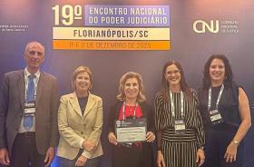 #ParaTodosVerem: cinco pessoas posam para foto