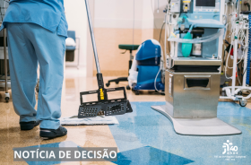 #ParaTodosVerem: profissional limpa um ambiente hospitalar