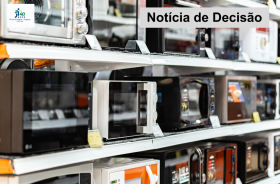 gôndola de loja cheio de microondas