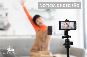 #ParaTodosVerem: mulher grava vídeo para celular