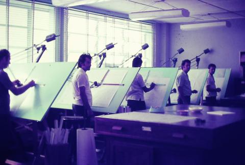 Desenhistas da Rigesa, Celulose, Papel e Embalagens. Data: década de 1970. Imagem cedida por Marcos de Almeida Pierozzi. 