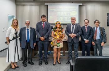 #ParaTodosVerem: sete pessoas posam para foto no auditório da EJud-15