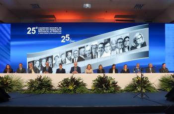 Autoridades compõem a mesa de abertura do 25º Congresso Nacional de Direito do Trabalho e Processual do Trabalho do TRT-15.