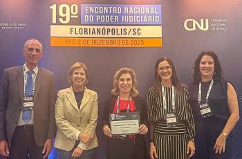 #ParaTodosVerem: cinco pessoas posam para foto