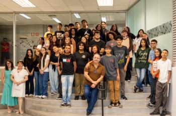 #ParaTodosVerem: alunos e professores posam para foto no Espaço Co.Labora