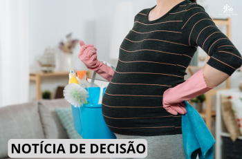 imagem de uma mulher grávida fazendo uma faxina