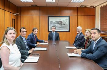 foto da reunião na Corregedoria com membros do subcomitê e os Drs. Renan e Edison