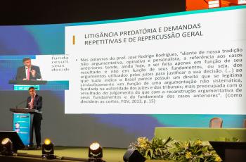 A foto mostra ao fundo o ministro Vieira de Mello Filho.