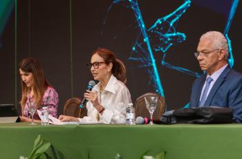 #ParaTodosVerem: banner com palestrantes no dispositivo de honra