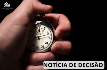 imagem de uma mão segurando um cronometro